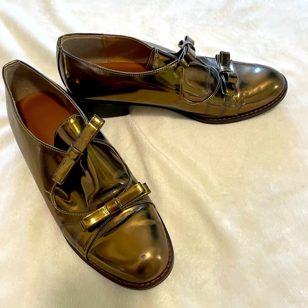 Unique bronze loafers